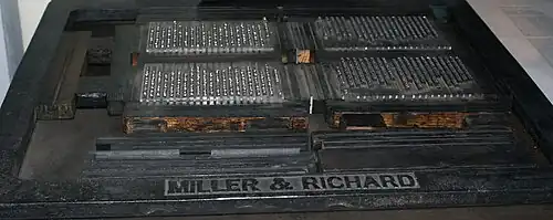 Compositions de quatre pages dans un châssis