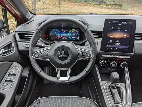 Tableau de bord d'une Mitsubishi Colt de 2023.