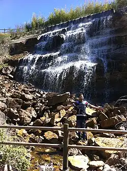 Vue de la cascade lac du Crès.