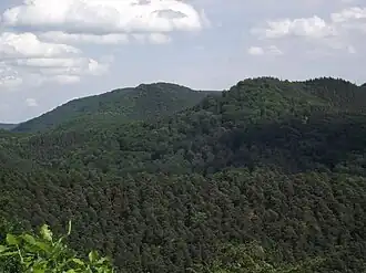 Vue du Mohnenberg (Vasgovie de l'est) depuis le château de Schœneck