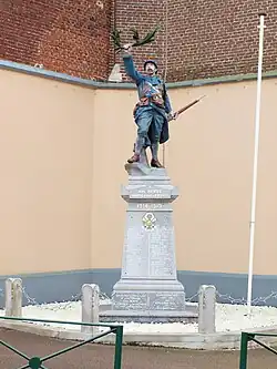 Le Poilu victorieux de Molinghem (ancienne commune rattachée à Isbergues)