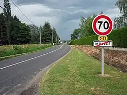 70&nbsp;km/h sur un panneau EB20 de sortie d'agglomération, Molles, Allier.