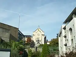 La chapelle vue depuis le sanctuaire de Notre-Dame de Lourdes.