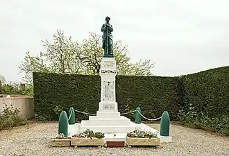 Le monument aux morts.