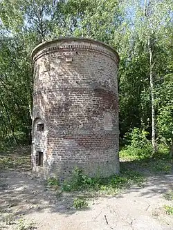 La base du château d'eau.