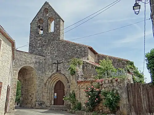 L'église Saint-Étienne près d'une porte de l'ancien castrum