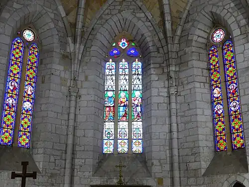 Les vitraux du chœur.