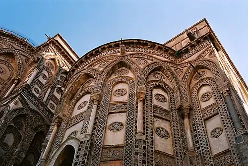Abside de la cathédrale, dans un mélange d'architecture normande, byzantine et arabe et d'Afrique du Nord.
