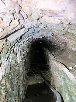 Aqueduc du château de Beauregard : conduit moderne intérieur