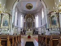 Vue intérieure de la nefvers le chœur.