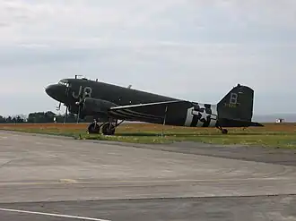 Un avion de la Seconde Guerre mondiale à l'aéroport de Mont-Joli.