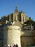 Le mont Saint-Michel (édifié dès le Xe&nbsp;siècle).