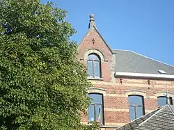 Détail de l'école de Mont-Sainte-Geneviève