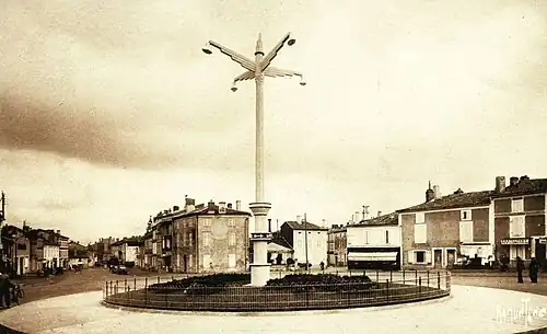 Candélabre installé en 1936.