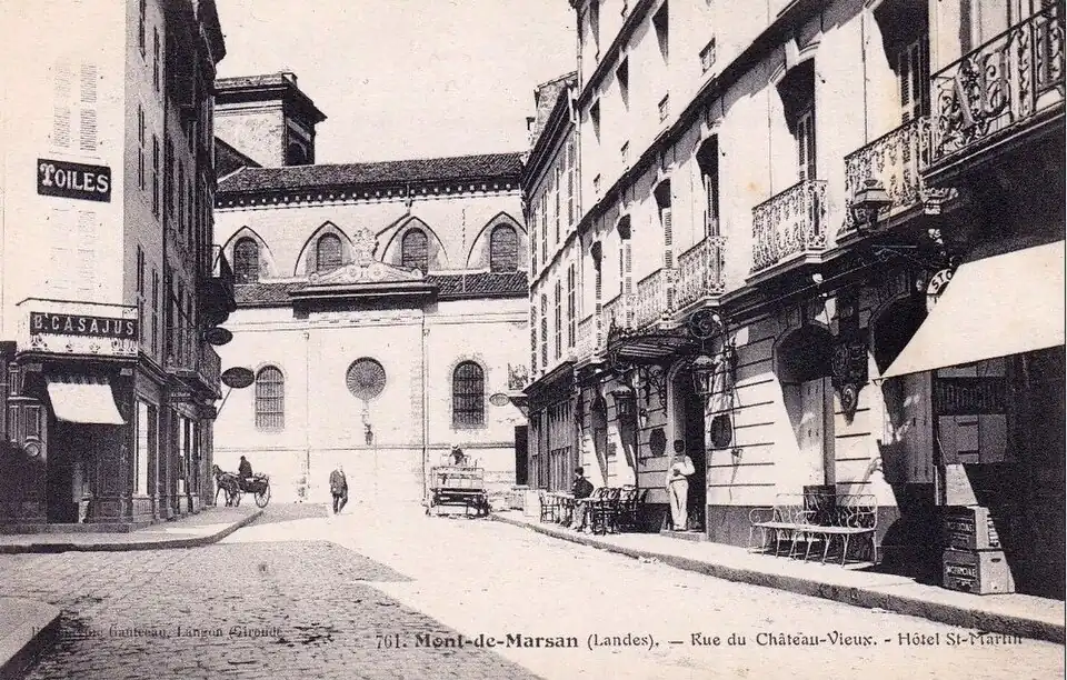 Rue du Château-Vieux (actuelle rue Robert-Wlérick), une des premières de la cité, reliant le château vicomtal à l'église prieurale de la Madeleine, dans le bourg Vieux.