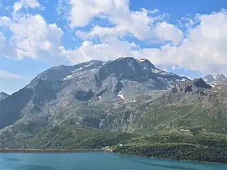 Le mont Giusalet depuis le Plan des Fontainettes au bord du lac du Mont-Cenis au nord.
