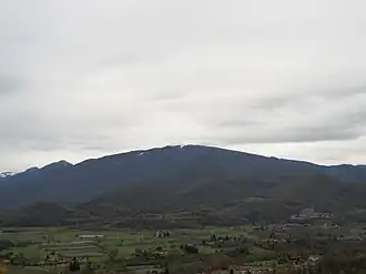 Vue du mont Sacon avec, à droite, la cathédrale Saint-Marie de Saint-Bertrand-de-Comminges.