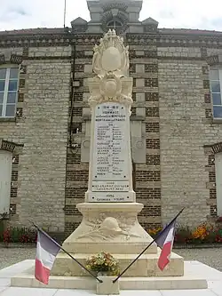 Le Monument aux morts du village.