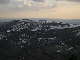 Vue de la montagne enneigée.