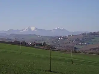 Vue du monte Catria depuis Ripalta di Acervia.