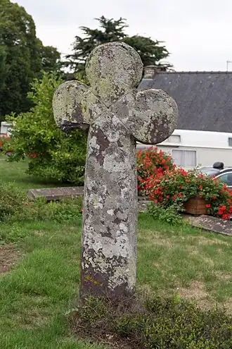 Croix du cimetière : vue d'ensemble.