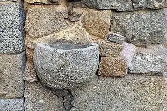 Bénitier de l'église San Quilico.