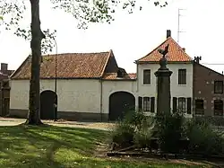 Brasserie-ferme sur la place Masson.