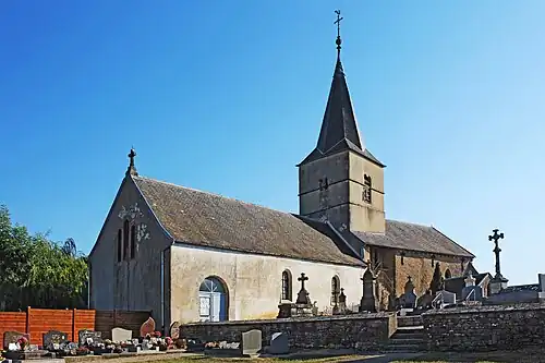 Église Saint-Martin dans l'enclos paroissial.