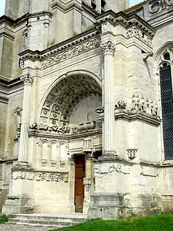 Le porche du portail...