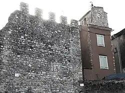 Remparts du XIIe&nbsp;siècle (courtine nord), décembre 2010.