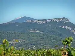 Chaîne du Grand Travers avec le mont Ventoux au second plan