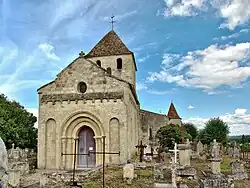 L'église Saint-Pierre-ès-Liens.