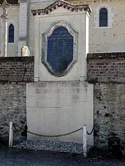 Le monument aux morts.