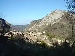 Village de Montségur et roc de la Mousse (1&nbsp;126&nbsp;m).