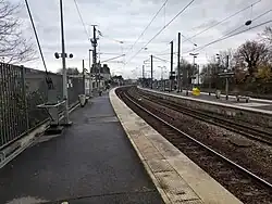 Vue vers Persan - Beaumont / Luzarches depuis l'extrémité Sud-Ouest du quai de la voie 1.