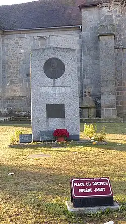 Le monument à Eugène Jamot