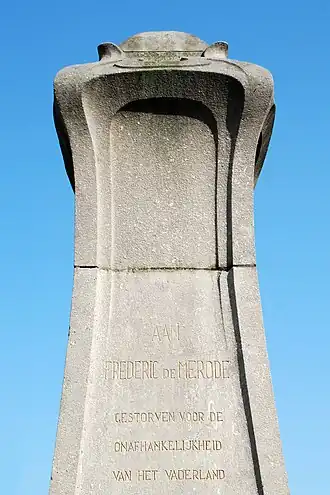 Le couronnement de style Art nouveau.