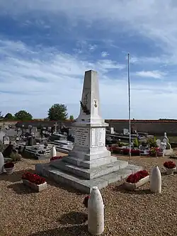 Le monument aux morts.