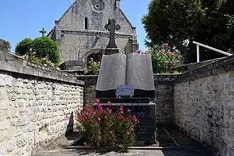Le monument aux morts.
