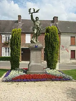 Le Poilu victorieux de Chaourse