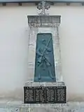Le monument aux morts de Luc, derrière l'église.