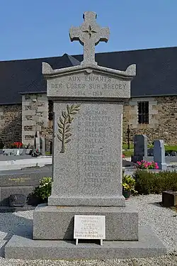 Le monument aux morts.