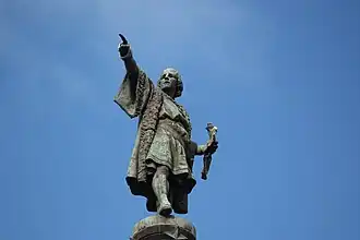 Détail de la sculpture au sommet de la Colonne Christophe Colomb de Barcelone.