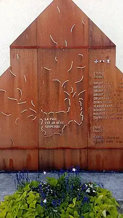 Façade du souvenir des morts pour la France de Malbrans.