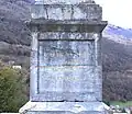 La stèle.