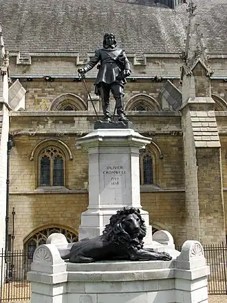 Statue d'Oliver Cromwell à Londres.