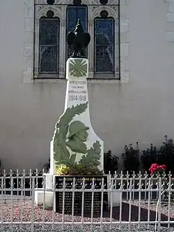Le monument aux morts en 2012.