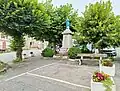 Le monument aux morts sur la place Édith-Berger