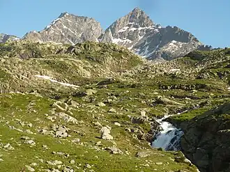 Vue du Monveso di Forzo (à droite) en montant au bivouac Gino Revelli.