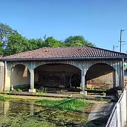 Le lavoir conservé dans son état originel.